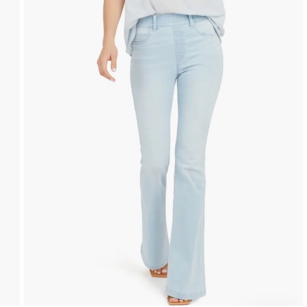 SPANX Flare Leg Pull-On Jeans Color: Retro Light Wash, Size XL 1394